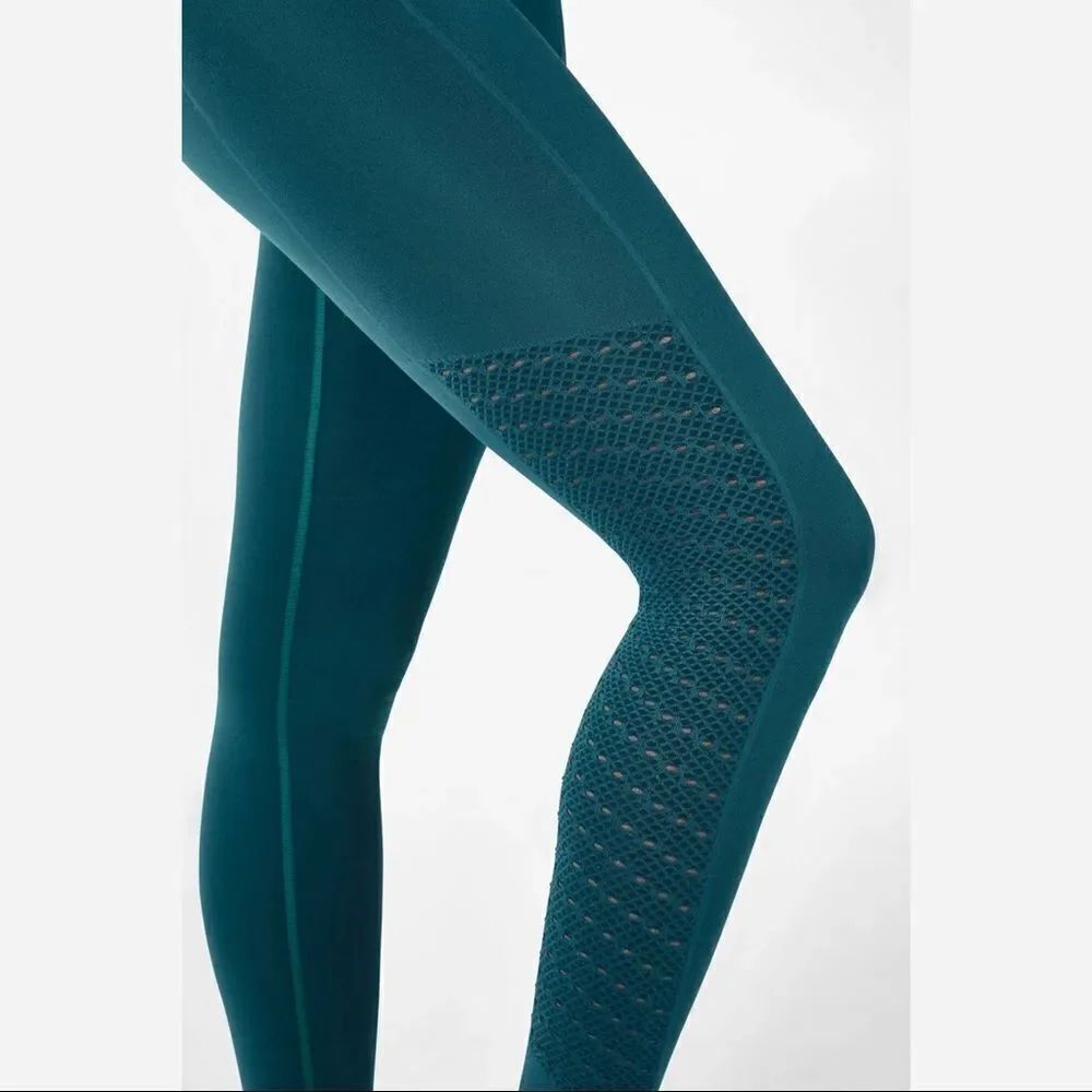 ✨HP✨Sync High-Waisted Perforated 7/8✨ - Picture 3 of 9